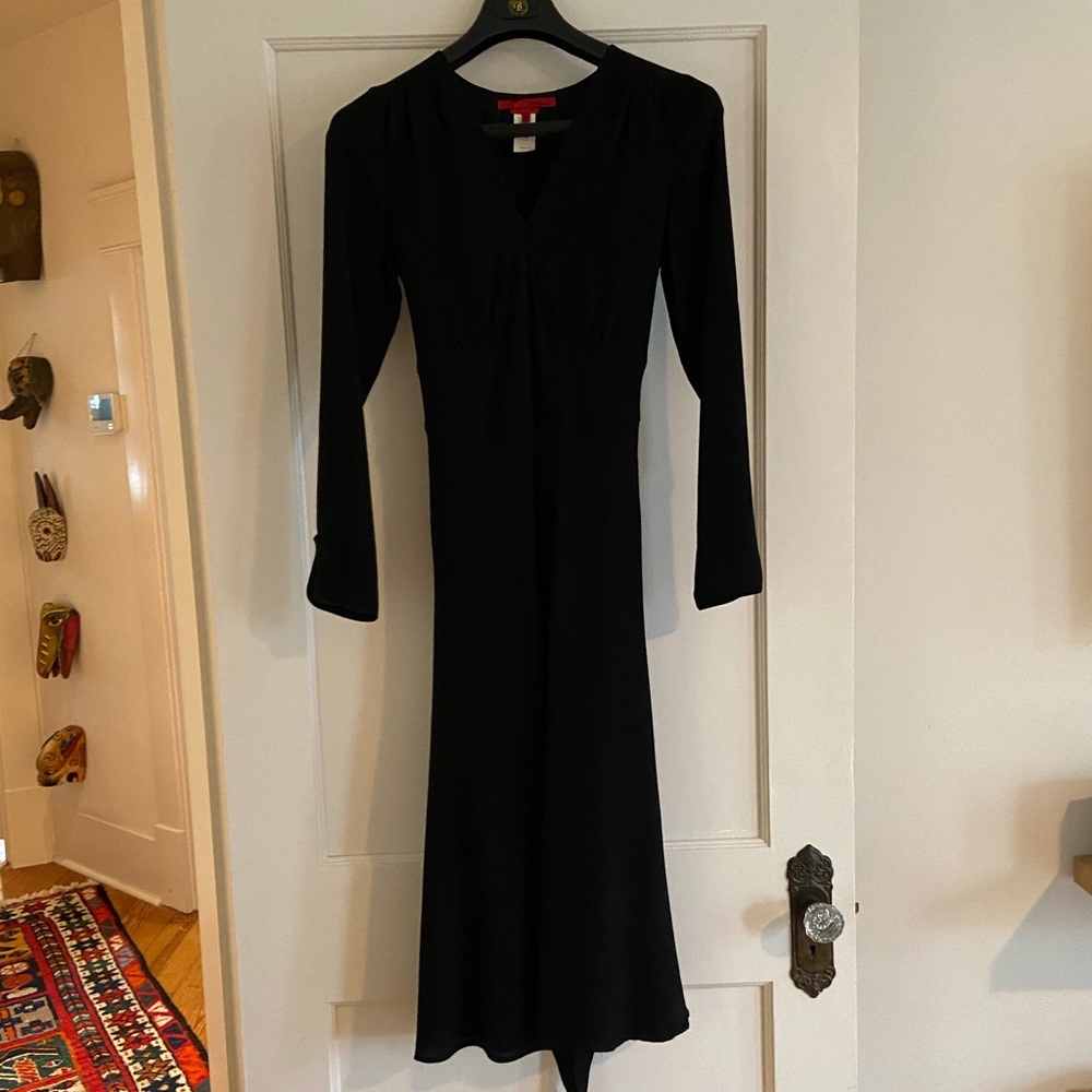 Les Coprains- beautiful above ankle  fitted dress.